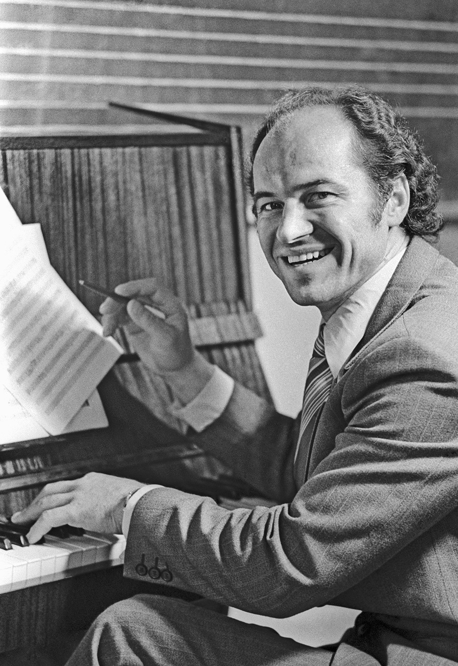 Фотография сделана в 1974 году

Евгений Дога родился 1 марта 1937 года в селе Мокра (Молдавская АССР, сейчас&nbsp;&mdash; Приднестровье). Детство музыканта выпало на военные годы: отец погиб в Великой Отечественной войне, его воспитывали мать&nbsp;и бабушка. Композитор вспоминал, что не замечал трудностей, поскольку не знал другой жизни.

Детство закалило его характер. &laquo;Я очень экспансивный, могу тепло, а могу жестко проявить себя, потому что нет времени для сюсюканий. У меня его не было и в детстве. Я никогда не пишу черновики, сразу на чистовик. У меня нет другой жизни для чистовиков&raquo;,&nbsp;&mdash; говорил композитор.

Дога с детства интересовался музыкой и мастерил инструменты из подручных вещей&nbsp;&mdash; скрипку из кукурузных стеблей или барабан из венского стула. Композитор&nbsp;вспоминал, что его мама расстроилась, когда он&nbsp;решил стать музыкантом:&nbsp;профессия не считалась престижной. &laquo;Была пора выживания, не до музыки было. Нужна была профессия, которая могла&nbsp;бы прокормить&raquo;,&nbsp;&mdash; делился позже&nbsp;он.