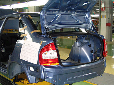 За год АвтоВАЗ продал 719 тысяч автомобилей и автокомплектов