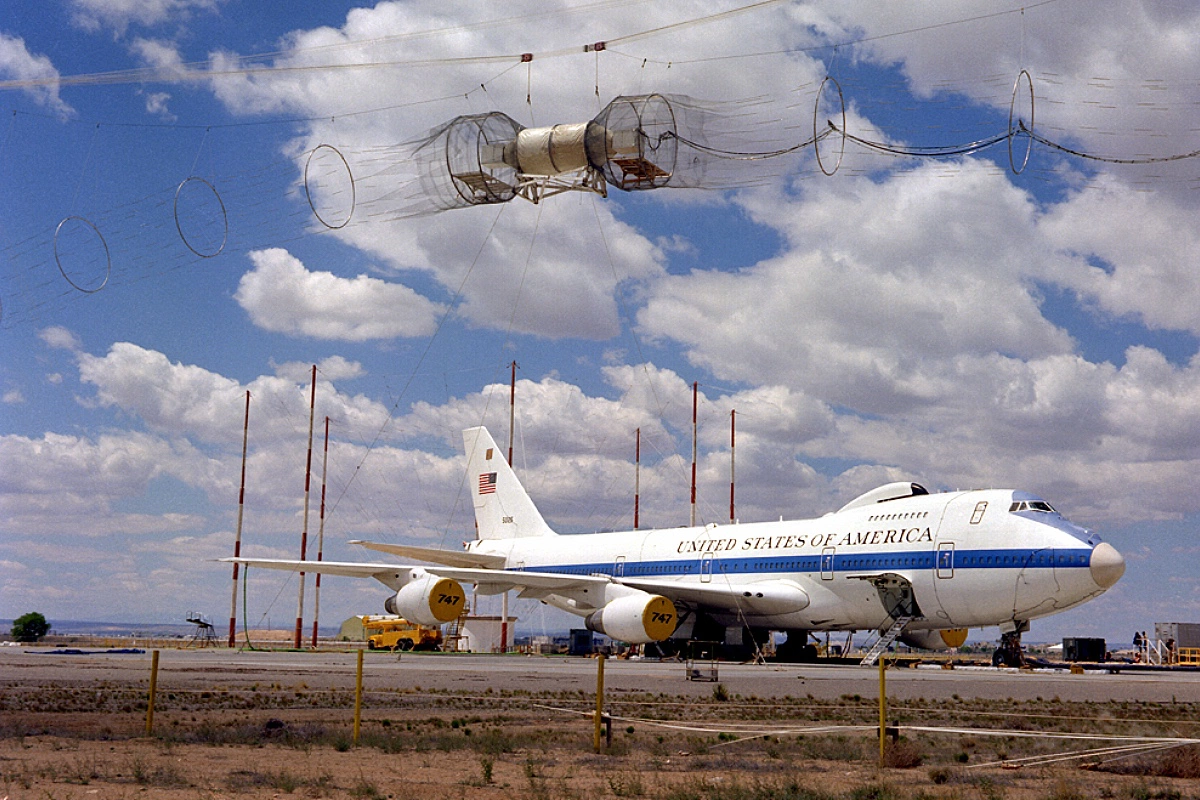 Один из американских воздушных командных пунктов Boeing E-4B, которые называют «самолетами Судного дня» или «самолетами конца света»