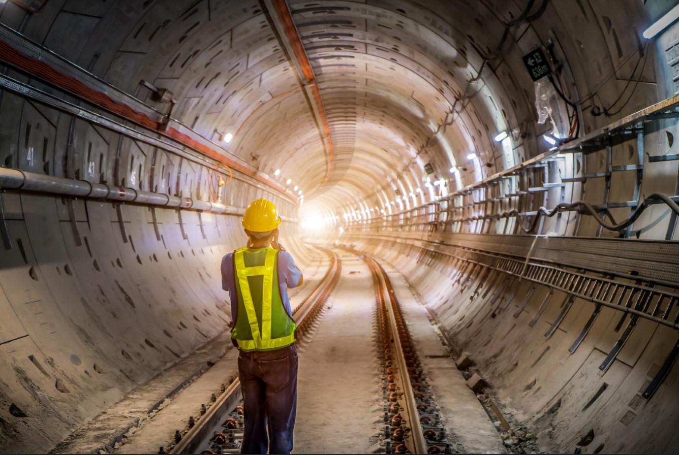 В петербургском метро находится одна из самых глубоких станций в мире — «Адмиралтейская» уходит под землю на 86 м