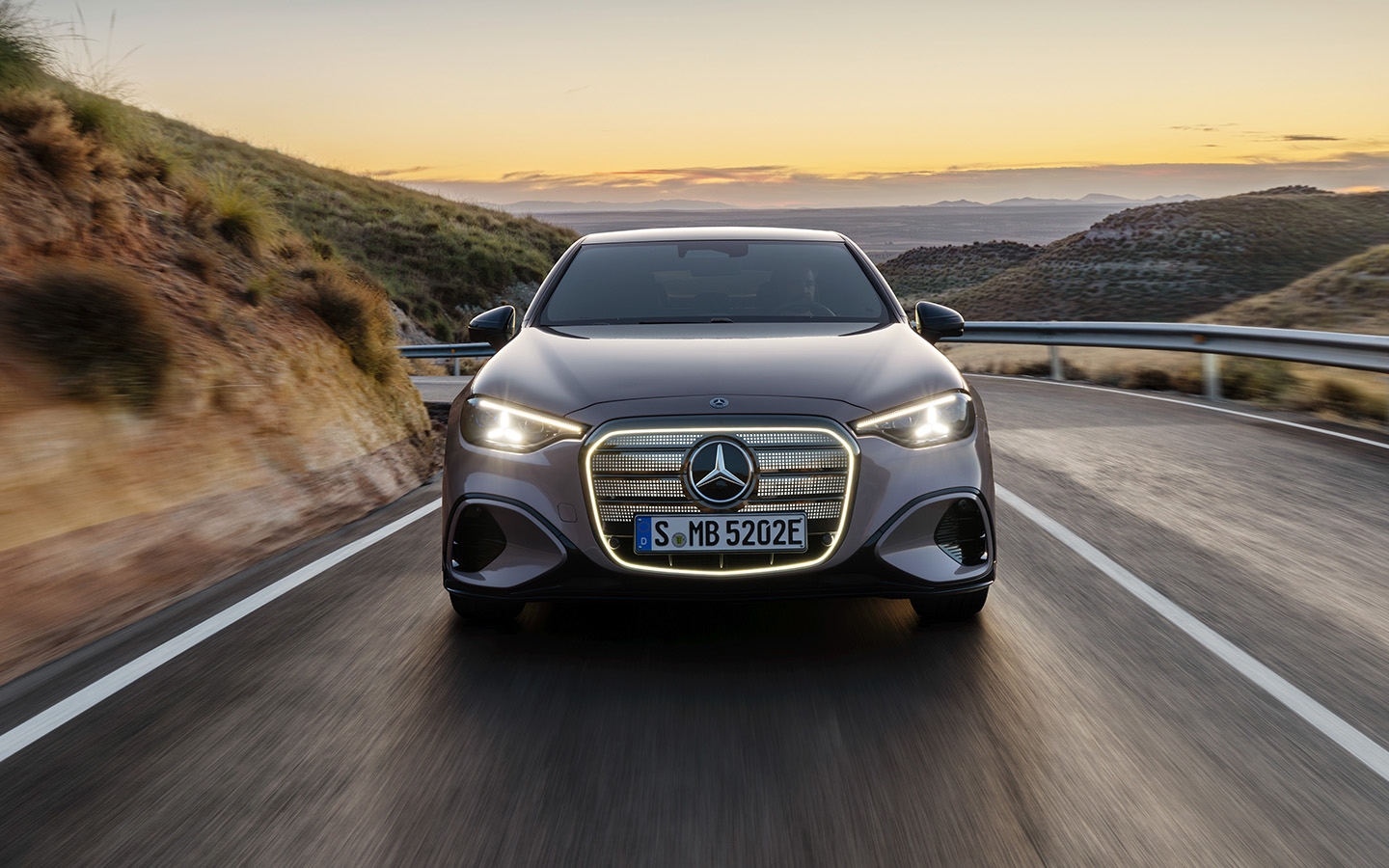 Такого Mercedes еще не делал. Самые уникальные фишки нового С-Class
Такого Mercedes еще не делал. Самые уникальные фишки нового С-Class