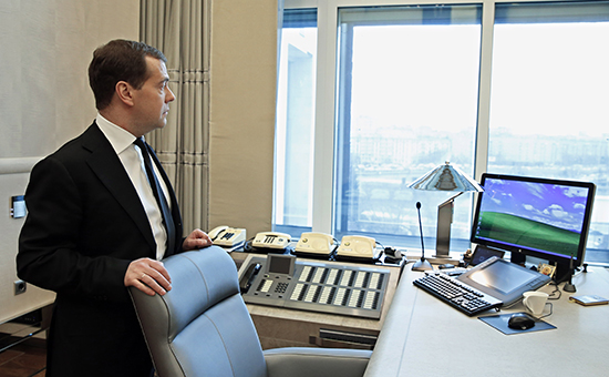 Премьер-министр РФ Дмитрий Медведев в&nbsp;рабочем кабинете. Архивное фото