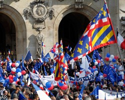 Европейцы вышли на первомай с акциями протеста