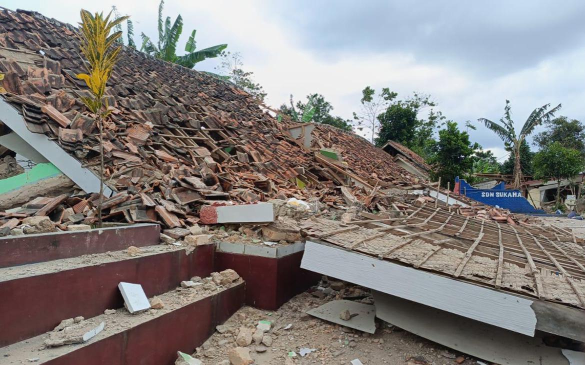 При землетрясении в Индонезии погибли десятки человек, сотни пострадали