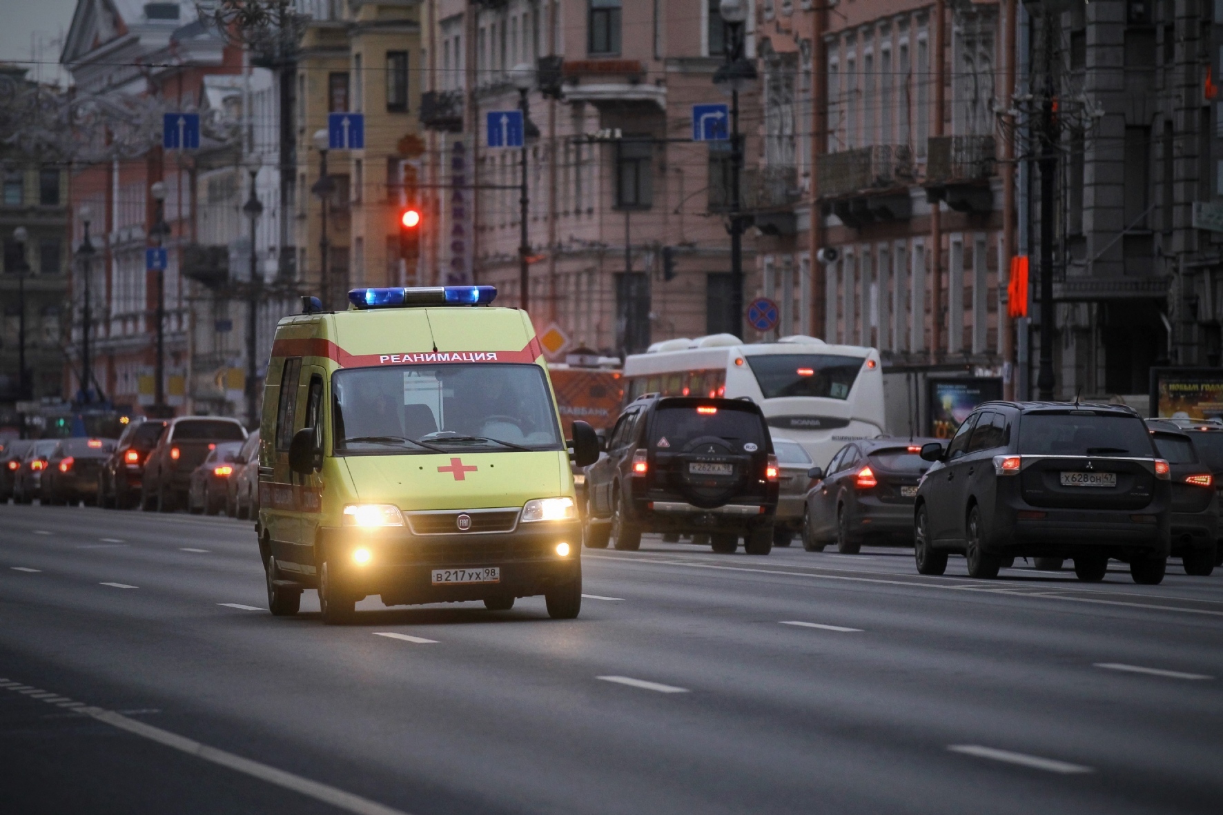 В Петербурге госпитализировали 13 школьников с сильным отравлением — РБК