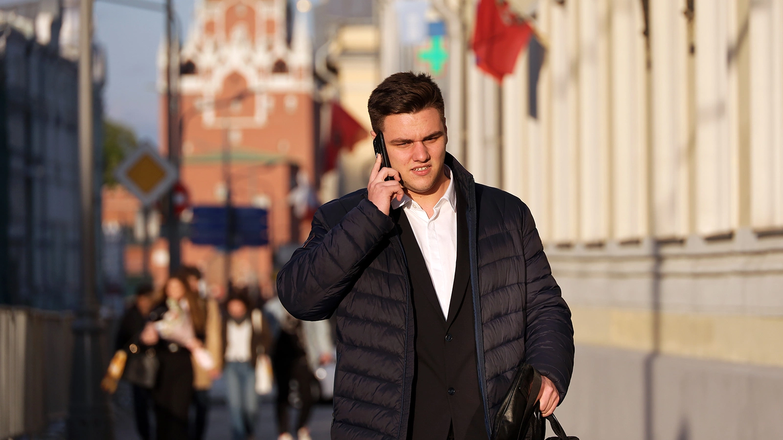 Чтобы рассчитать медианную зарплату группы работников за год, определяют их среднемесячный доход