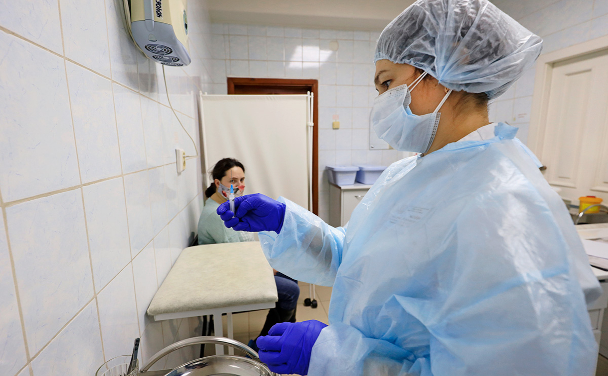 Власти Тюмени опровергли продажу мест в очереди на вакцинацию от COVID