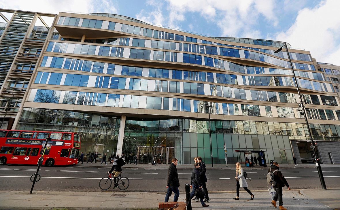 Peter Nicholls / Reuters