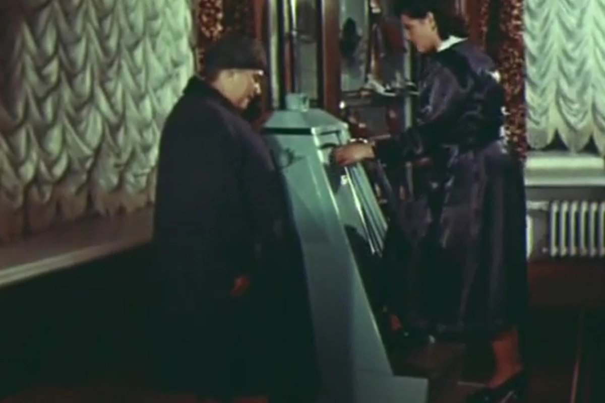 Педоскоп в обувном отделе ГУМа, Москва, 1954 год