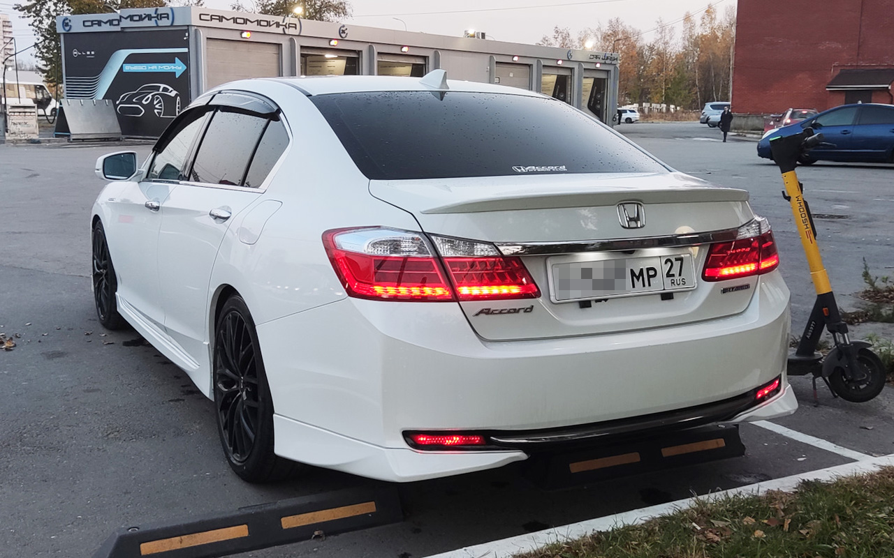 Ездить с номерами без флага можно, но только если они получены до 1 января 2025 года