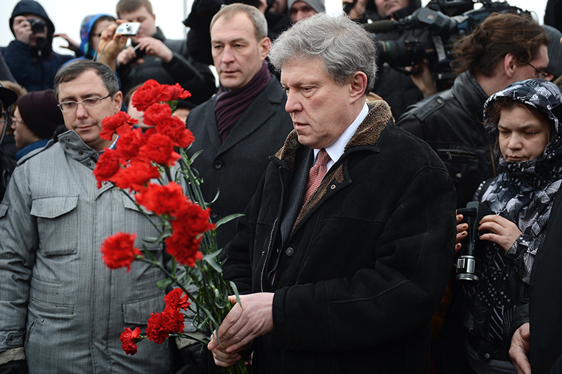 Лидер партии &quot;Яблоко&quot; Григорий Явлинский (справа).