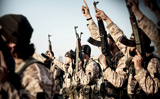 Боевики запрещенной в&nbsp;России террористической группировки &laquo;Исламское государство&raquo;, ноябрь 2015 года
