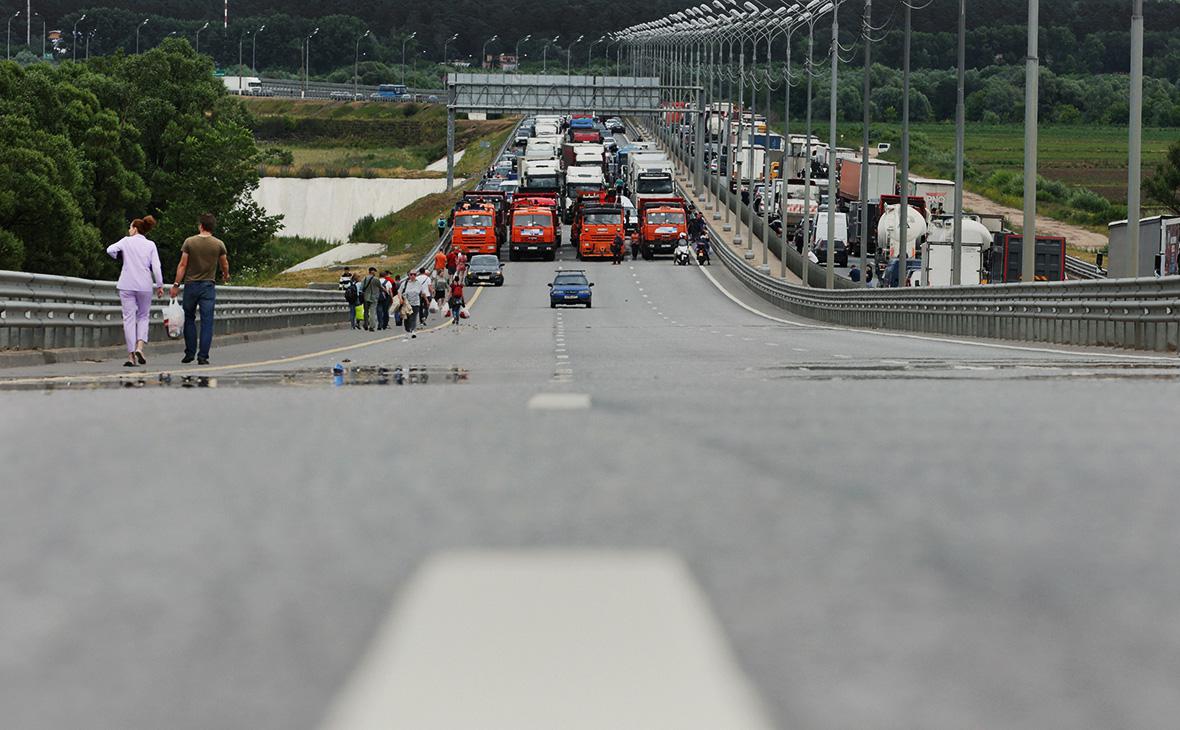 Трасса М-2 у Моста имени Подольских курсантов через Оку около Серпухова, 24 июня 2023 г.