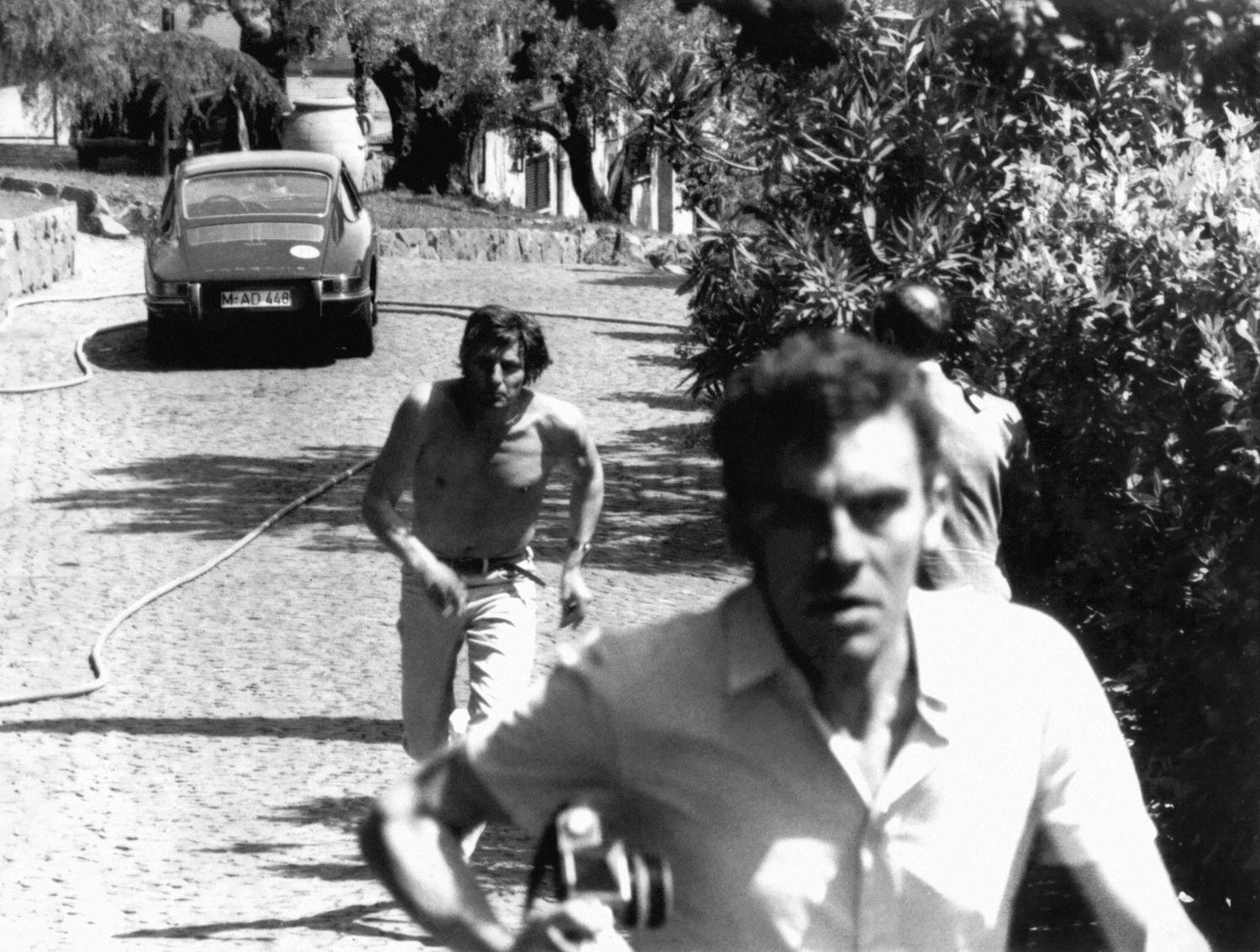 Неизвестный автор. «Муж Брижит Бардо фотограф Гюнтер Закс гонится за Рино Бариллари». Италия, 1967 год. Предоставлено Рино Бариллари