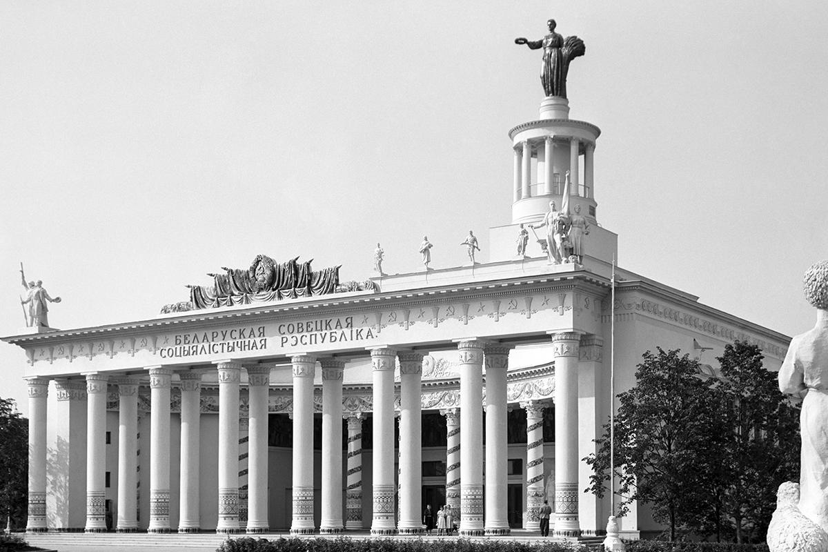 Павильон №18 Белорусская ССР на территории Всесоюзной сельскохозяйственной выставки.&nbsp;1956 год