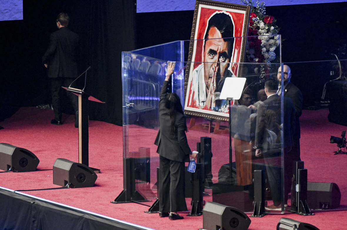 Речи в память о соратнике Трампа произносили его соратники по TPUSA,&nbsp;политики и общественные деятели.