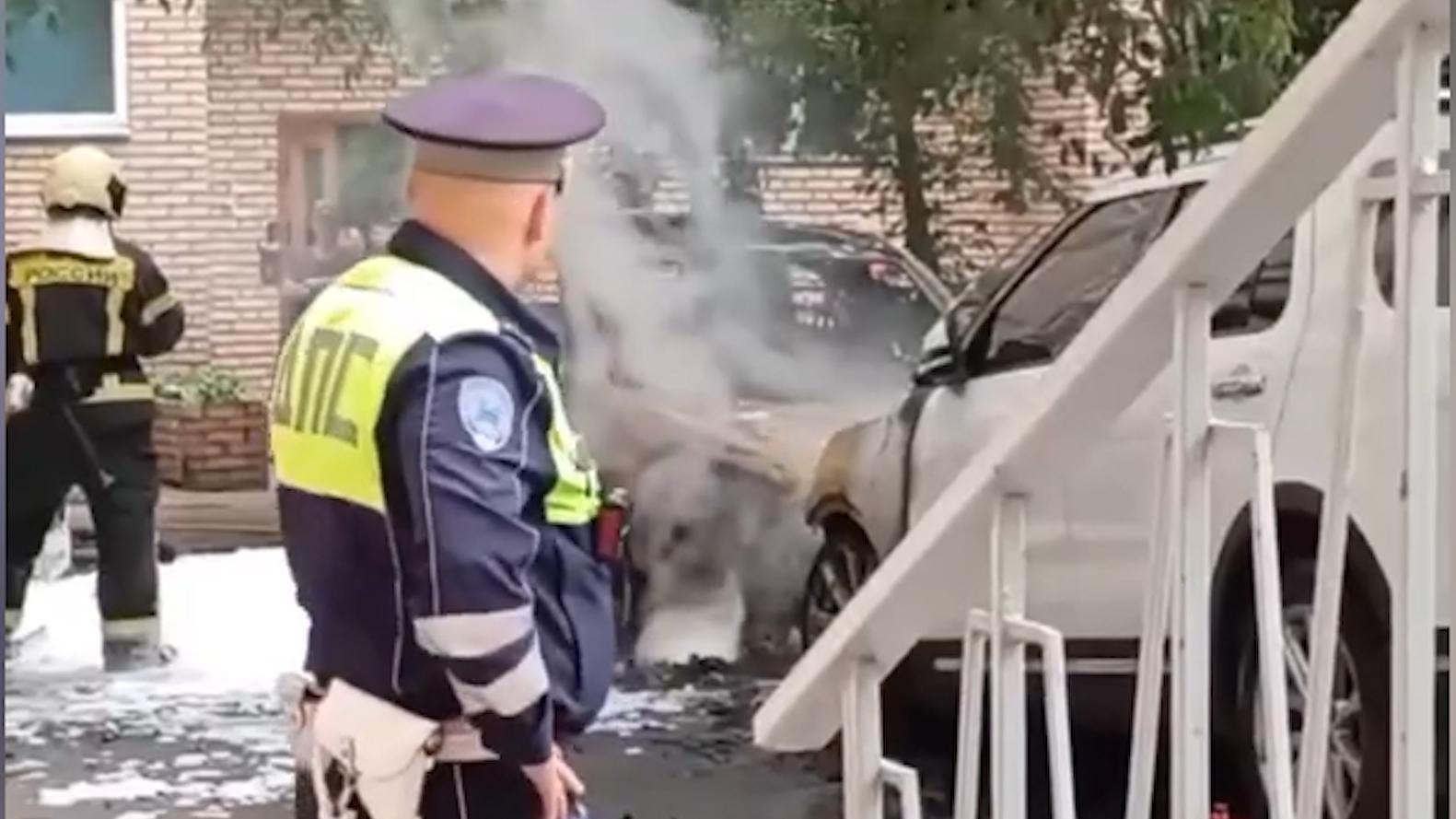 МЧС ответило на сообщения о взрывах автомобилей в центре Москвы