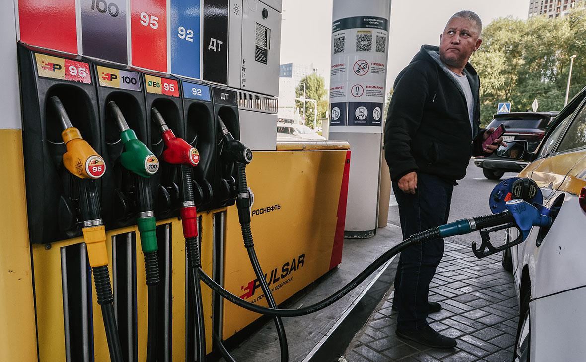 Песков ответил на вопрос о возможности либерализации цен на нефтепродукты