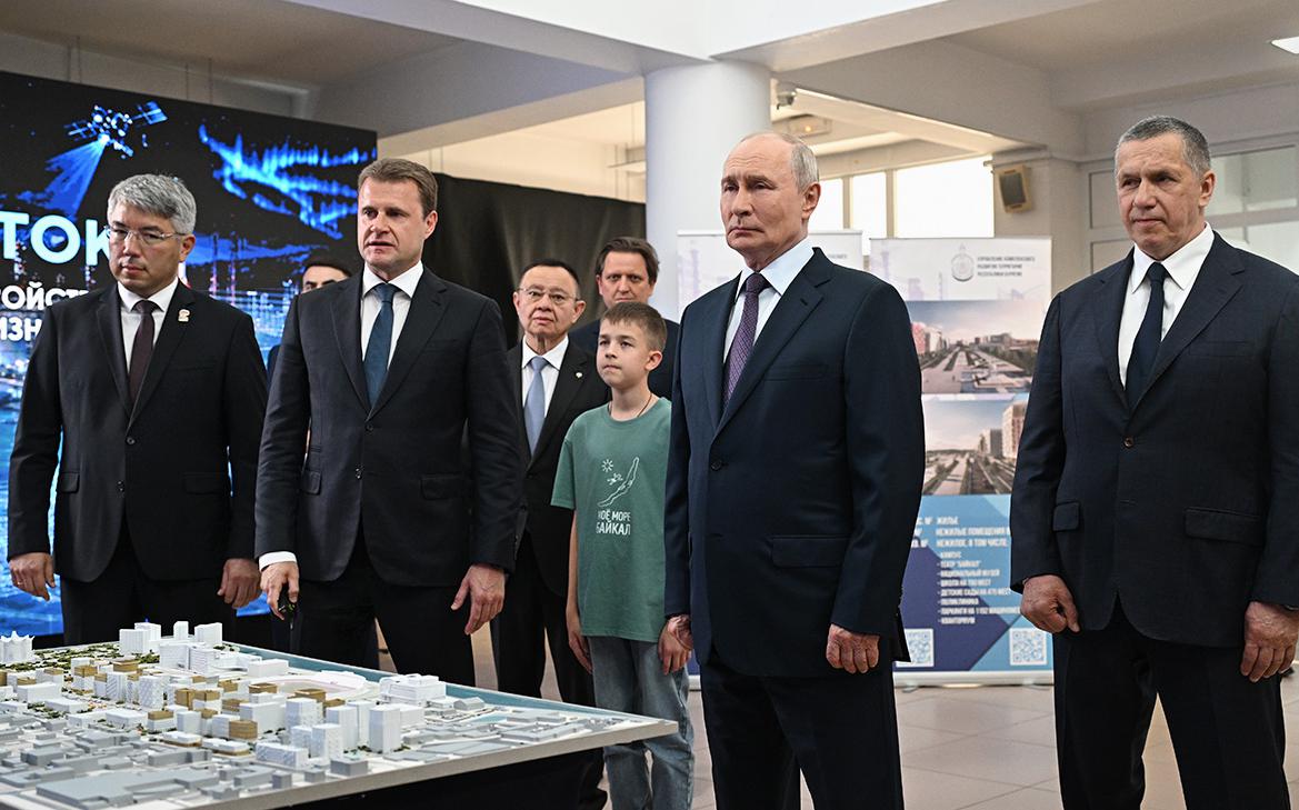 Путин прибыл с рабочей поездкой в Улан-Удэ. Видео