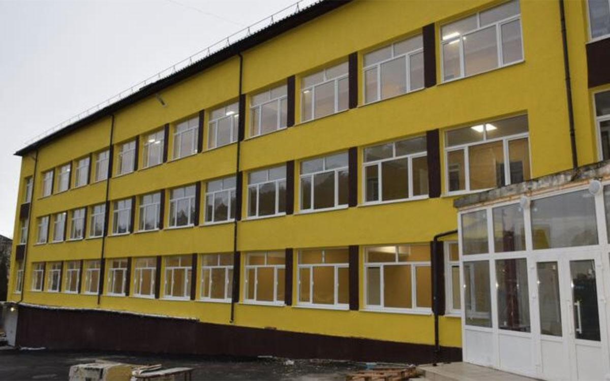 Власти Ялты потребовали заплатить разгромившему школу рабочему