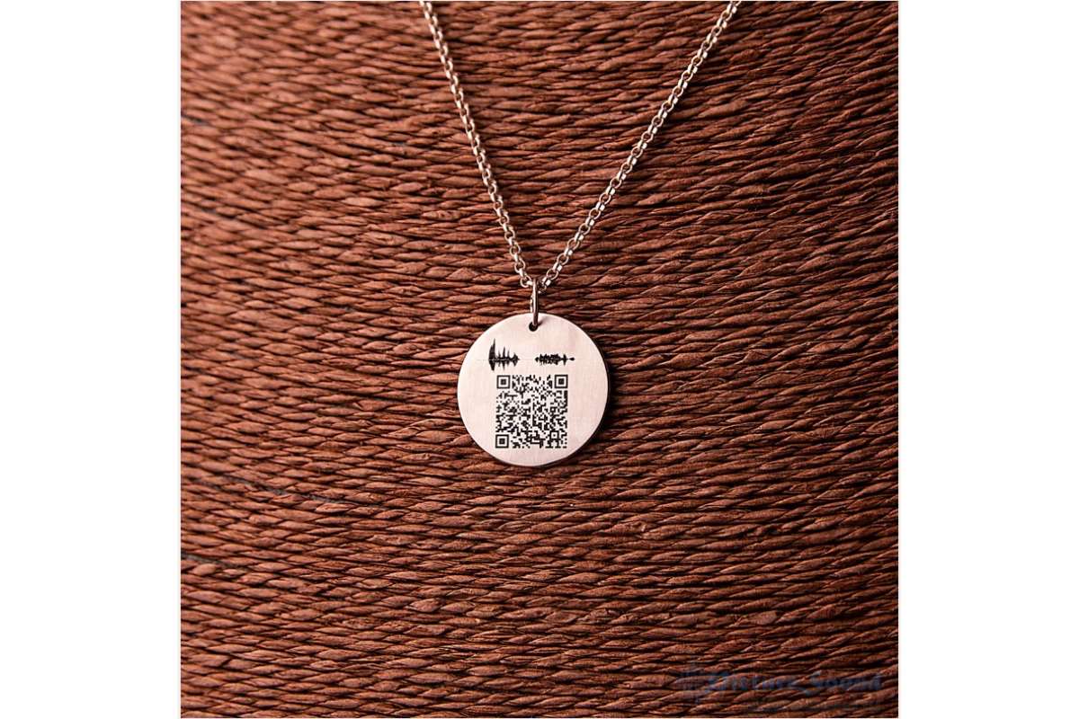 Кулон с QR-кодом