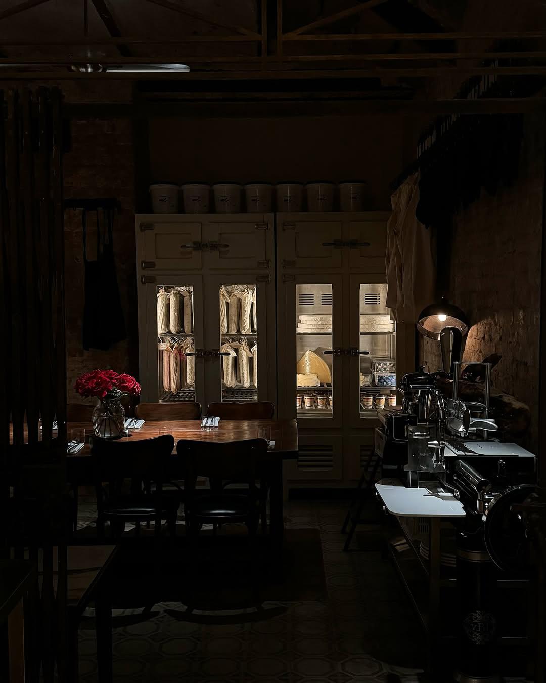 Интерьер ресторана Carniceria Vino