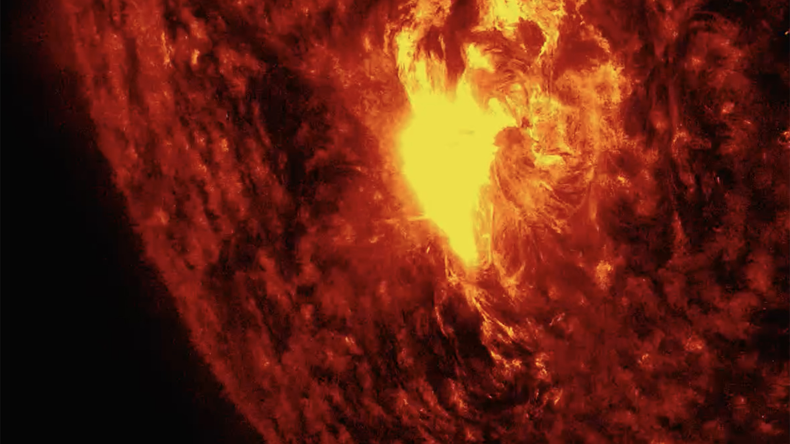 На Солнце произошла вспышка высшего балла. Ждать ли магнитных бурь