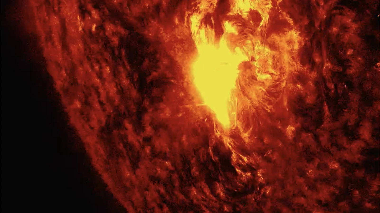 На Солнце произошла вспышка высшего балла. Ждать ли магнитных бурь