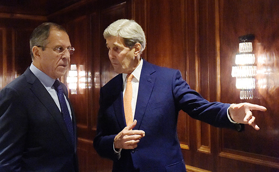 Министр иностранных дел России Сергей Лавров (слева) и госсекретарь США Джон Керри во время встречи в Вене