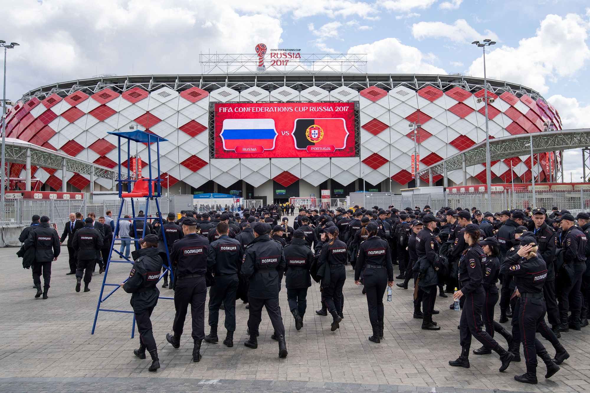 Матч: Россия &mdash; Португалия

Стадион: &laquo;Спартак&raquo;

Посещаемость: 42 759

Вместимость: 42 759

На этом матче были приняты повышенные меры безопасности
