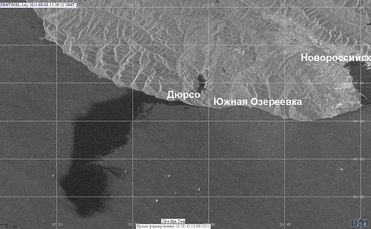 Нефтяной разлив в районе Новороссийска. Радиолокационное изображение получено 8 августа 2021 в 18:20 часов местного времени с помощью спутника Sentinel-1