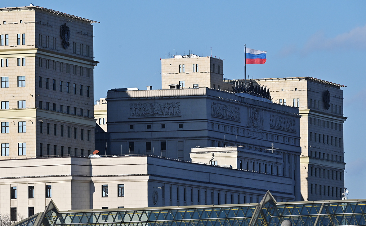 Вид на здание Минобороны РФ