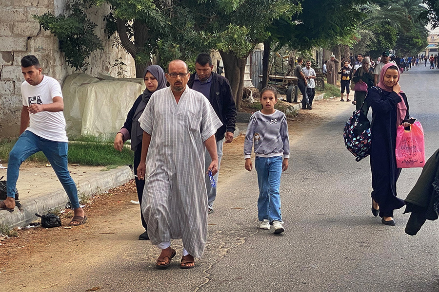 Палестинцы покидают дома на фоне решения Израиля нанести удары по Газе после вторжения ХАМАСа.
