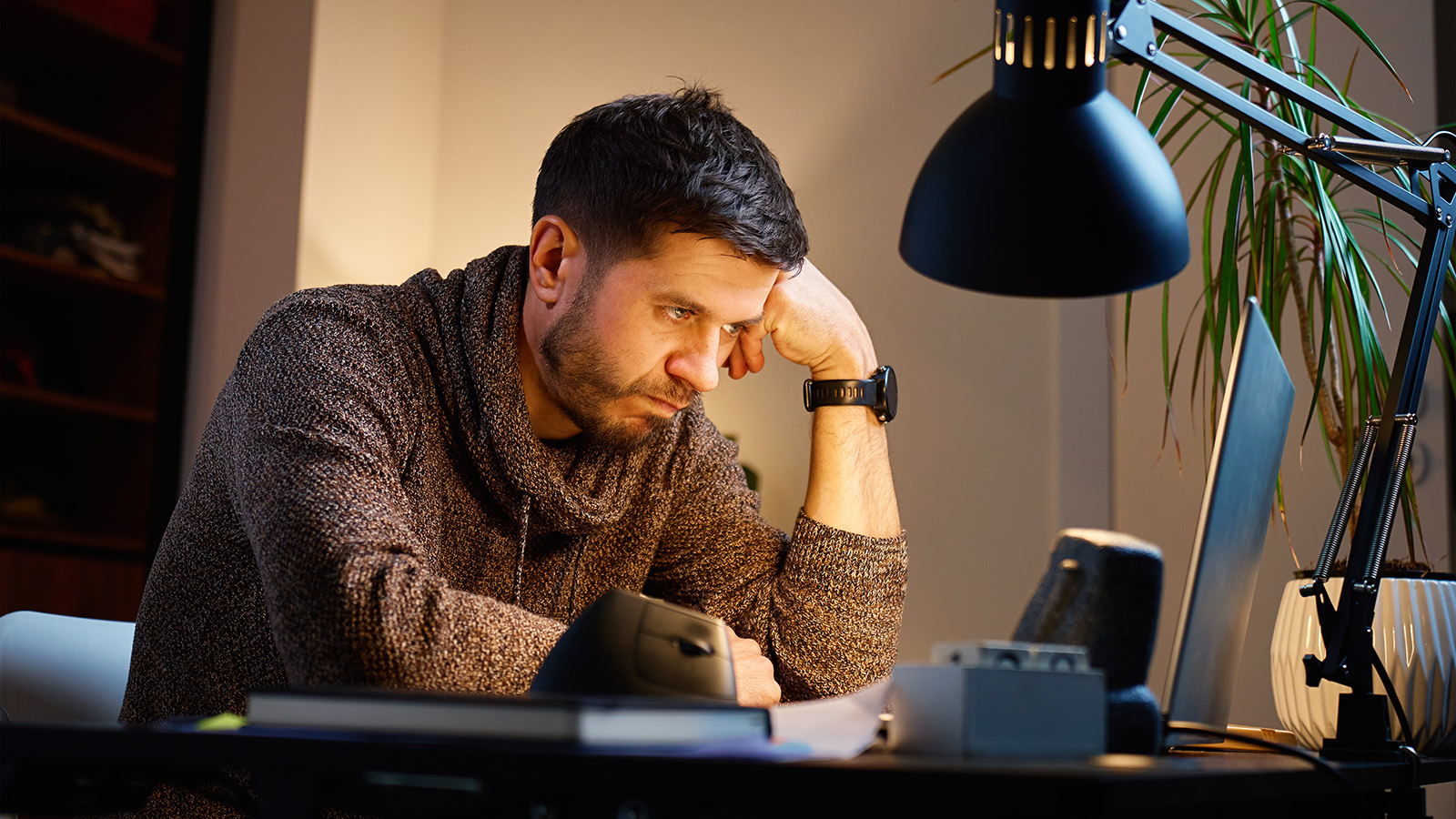 Как должна оплачиваться работа в праздники. Юрист объяснил