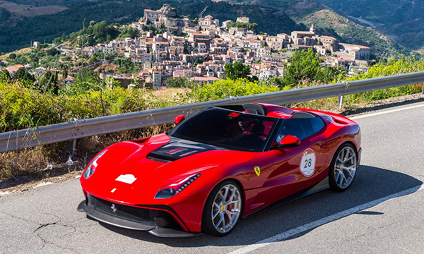 Ferrari представила суперкар F12 TRS