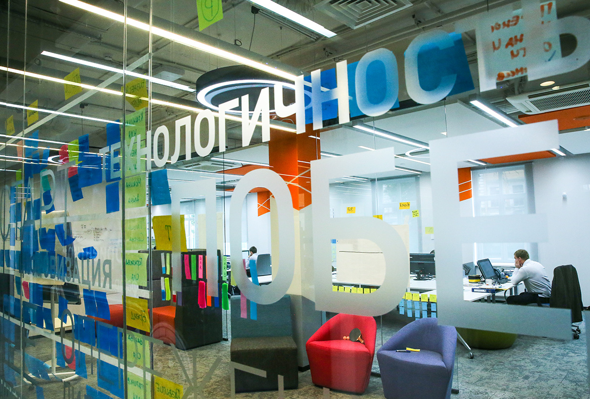 В новом офисе &laquo;Газпром нефти&raquo; в стиле agile в Виленском переулке (Санкт-Петербург)