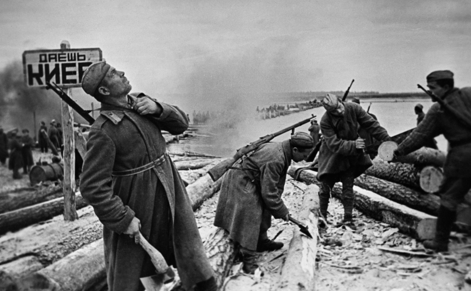 Советские саперы в ходе Киевской наступательной операции