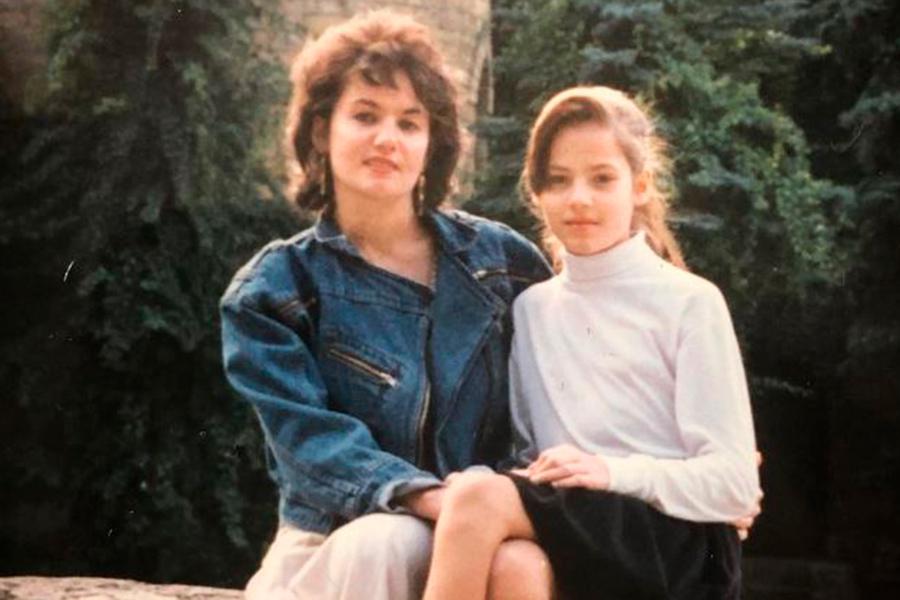 Юлия Снигирь с мамой, 1994 год