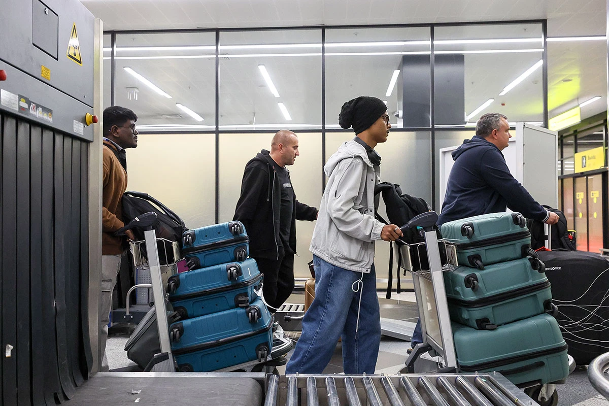 Алкоголь можно провезти в багаже самолета, но нужно учитывать ограничения по объему и крепости напитков, а также правила перевозки конкретных авиакомпаний