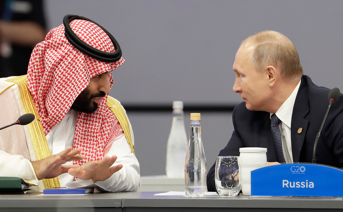 Владимир Путин во время встречи с Мухаммедом бен Сальманом