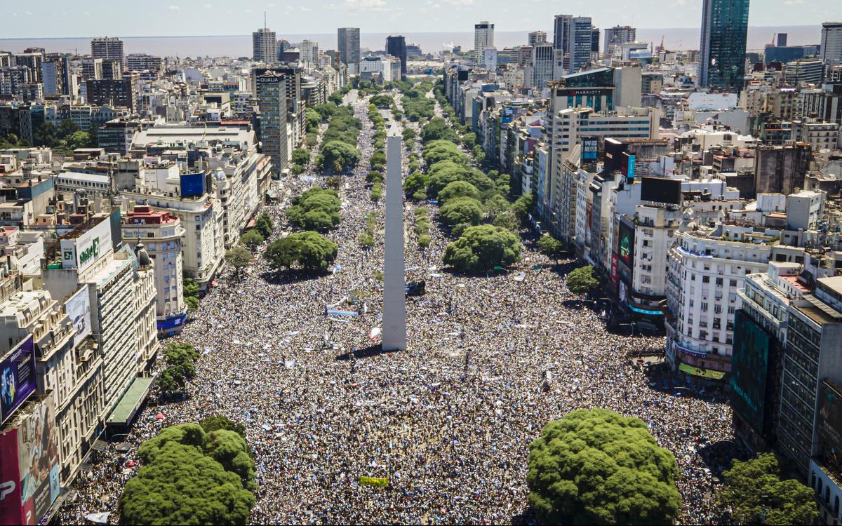 Более 3 млн человек вышли на улицы Буэнос-Айреса в ожидании сборной