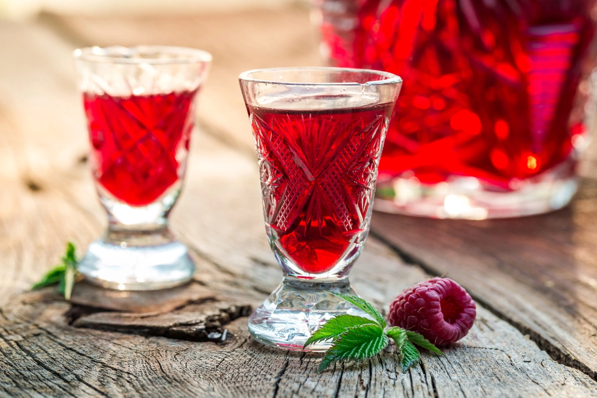 Яблочная настойка с малиной