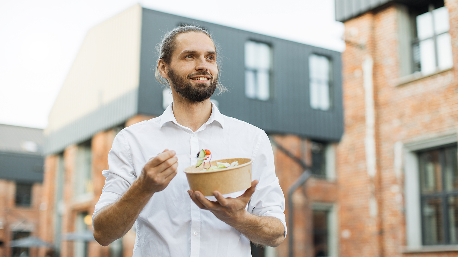 Россиянам напомнили, в каких случаях обед оплачивается работодателем