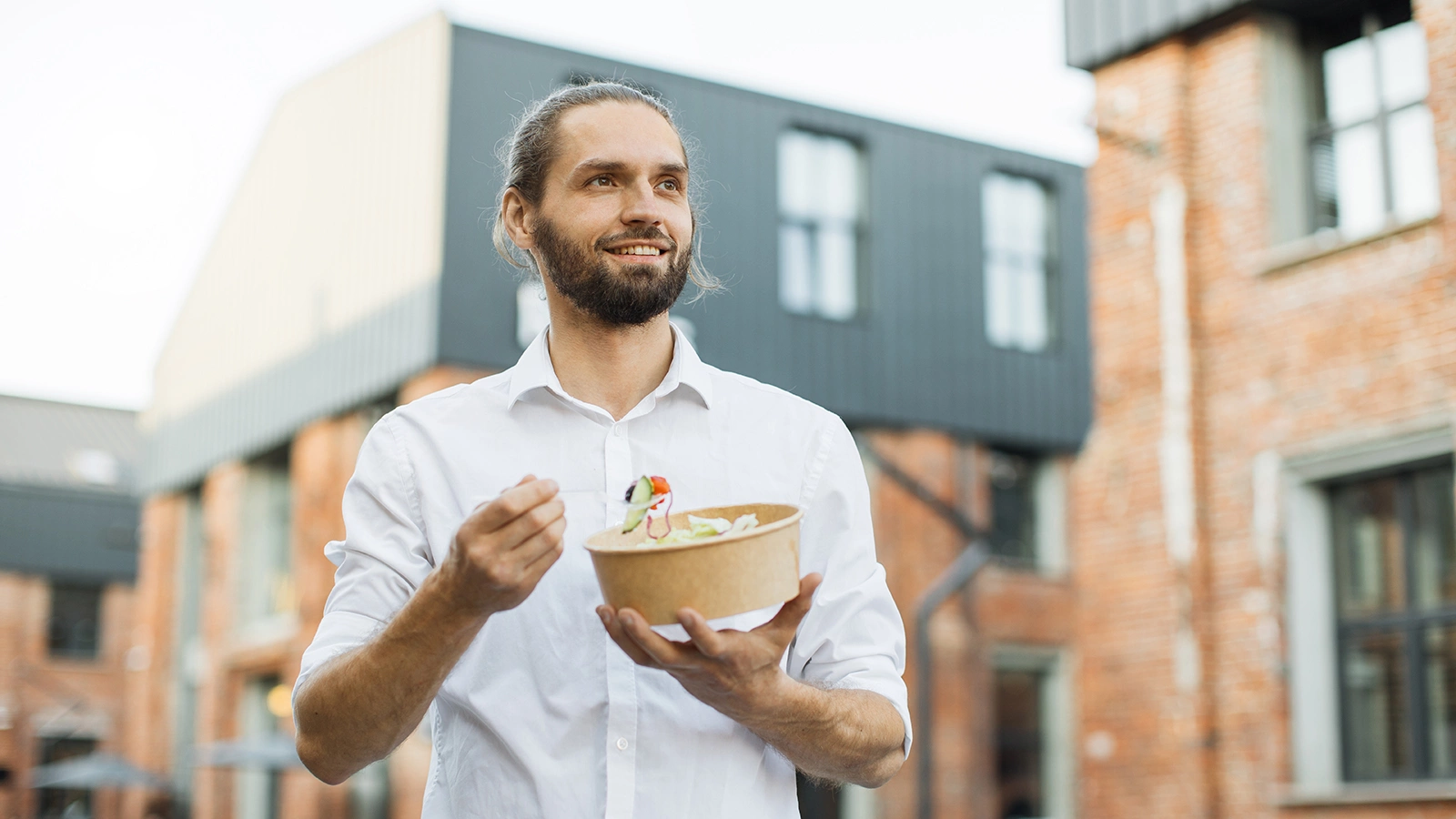 Россиянам напомнили, в каких случаях обед оплачивается работодателем