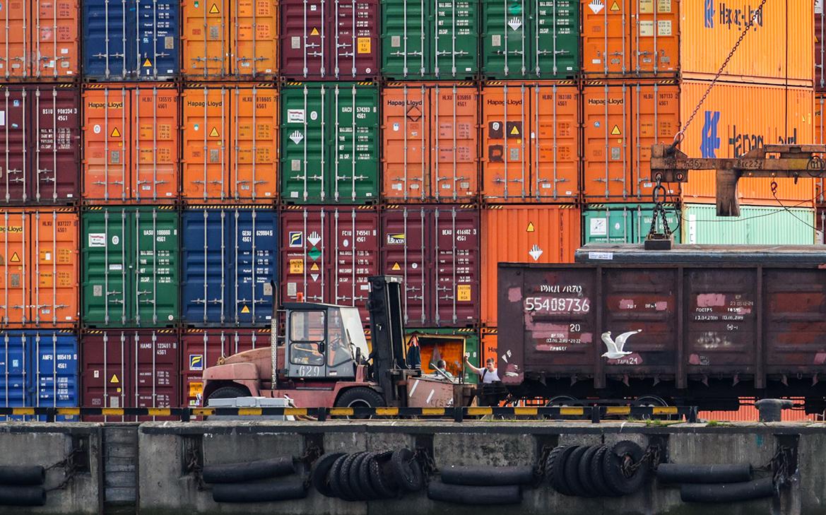 Костин назвал причины укрепления рубля