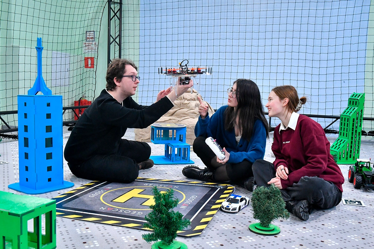 Подготовка специалистов по управлению беспилотными летательными аппаратами (БПЛА) в столичном колледже автоматизации и информационных технологий № 20