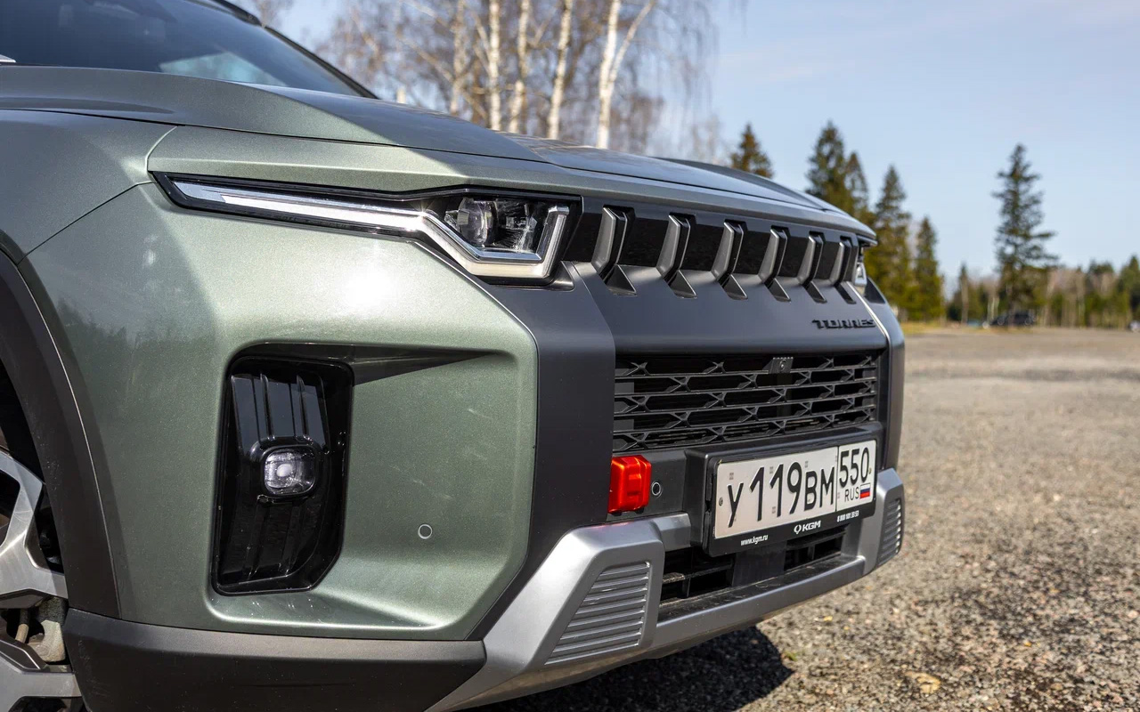 Передней частью кузова&nbsp;Torres напоминает брутальный Jeep, но сходство &mdash;&nbsp;напускное. Это не рамник, а кроссовер