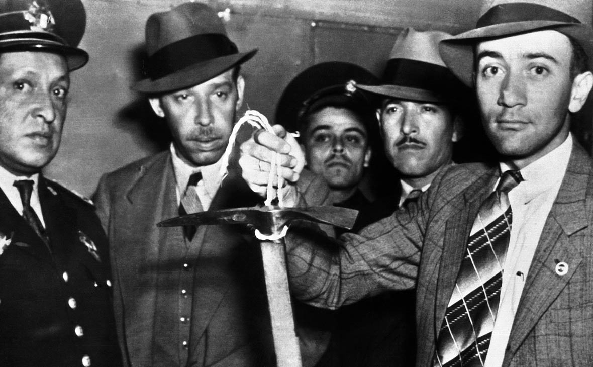 Ледоруб, которым был убит Троцкий, впервые был показан&nbsp;на пресс-конференции в Мехико






