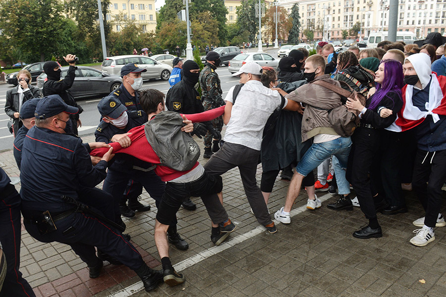 1 сентября прошли акции белорусских студентов, закончившиеся очередными задержаниями. По данным МВД, были задержаны 128 человек