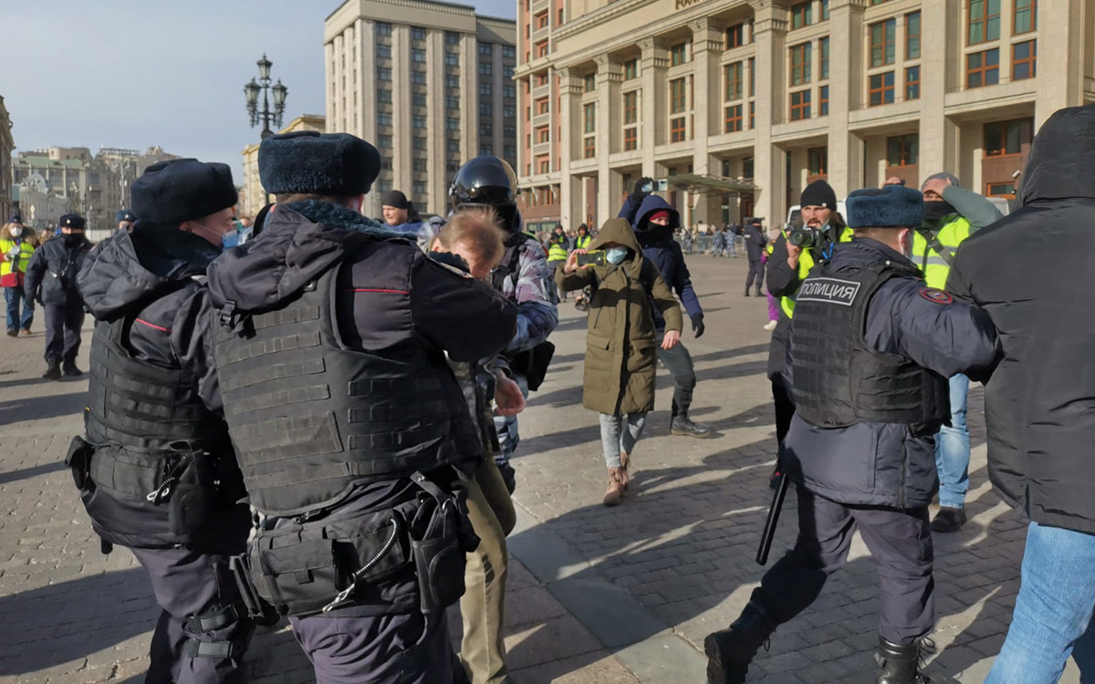 Сегодня 03.04 24 последний выпуск. Несогласованный митинг в Москве. Задержания на Манежной площади.